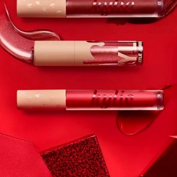 RED VELVET #405 | Kylie Cosmetics Velvet Liquid Lipstick - Bold Holiday Red - Picture 7 of 8